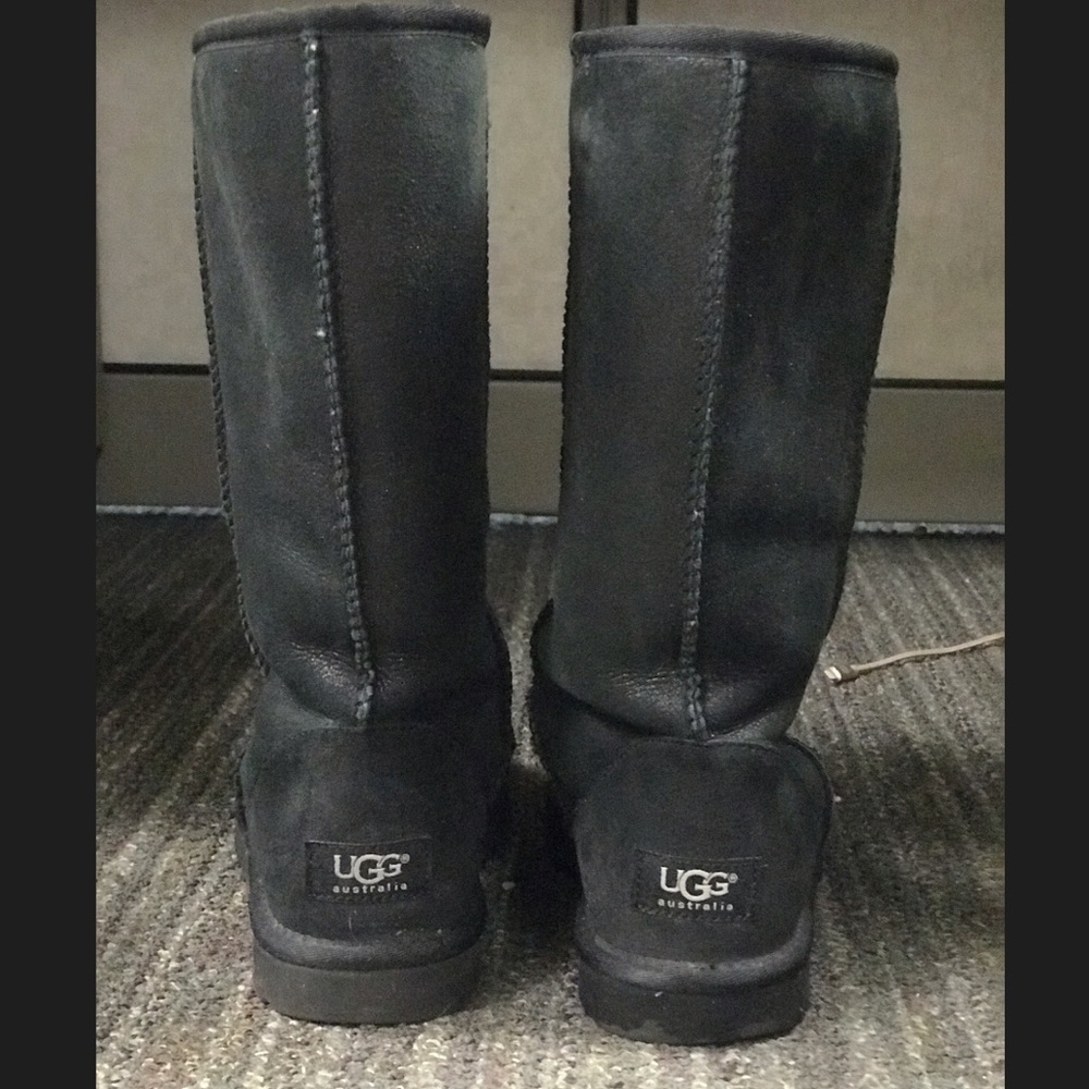 Classic Tall Black Metallic Uggs Sz 6 EUC